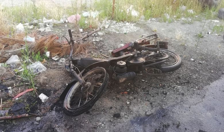 Yanan Motosikleti İtfaiye Söndürdü - Samsun’un Bafra ilçesinde yanan terk edilmiş motosiklet, itfaiye ekipleri tarafından söndürüldü.