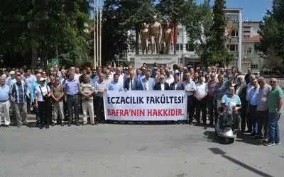Bafralılar Eczacılık Fakültesi İçin Basın Açıklaması Yaptı