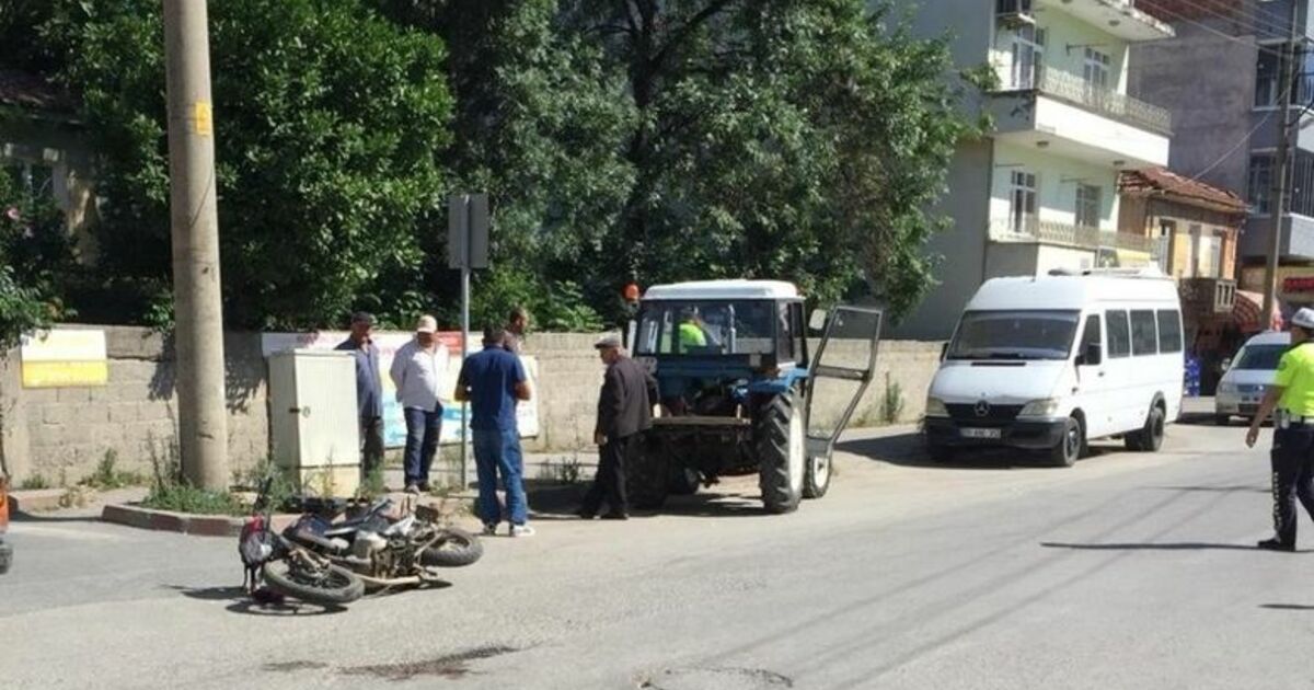 Traktör İle Motosiklet Çarpıştı: 1 Yaralı