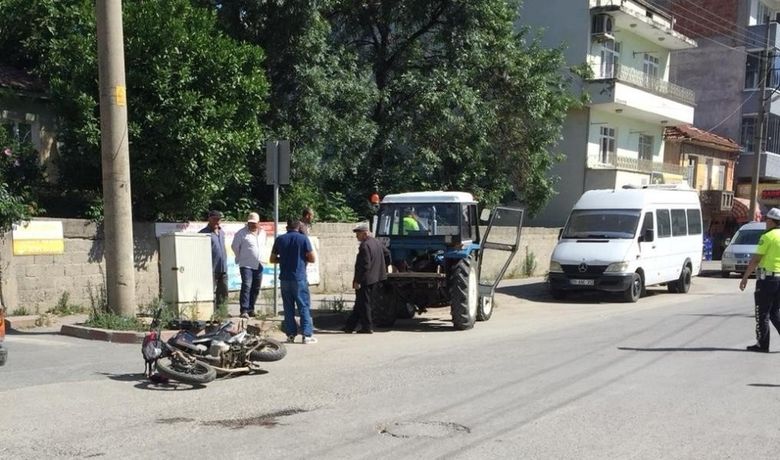 Traktör İle Motosiklet Çarpıştı: 1 Yaralı - Samsun’un Bafra ilçesinde traktör ile motosikletin çarpışması sonucu meydana gelen trafik kazasında 1 kişi yaralandı.