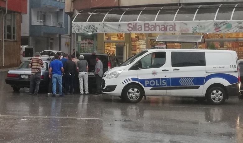 Yol Vermeme Tartışmasında Bir Kişi Bıçaklandı - Samsun'un Bafra ilçesinde yol vermeme tartışmasında bir kişi bıçakla yaralandı.