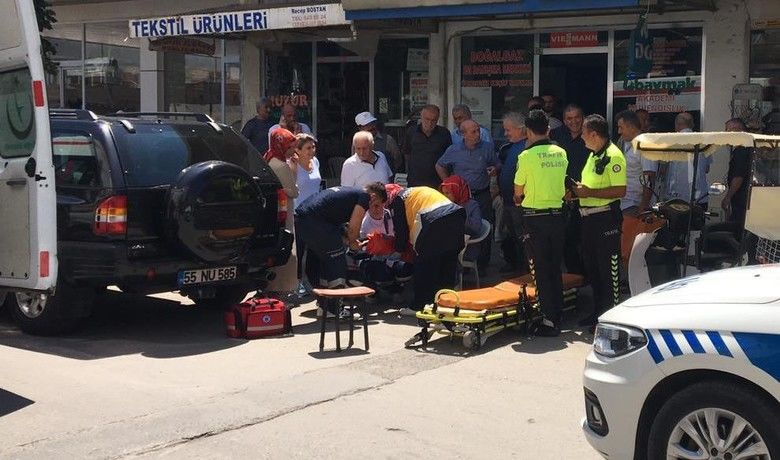 Duran Arabaya Çarpan Yaya Yaralandı - Samsun’un Bafra ilçesinde park halindeki cipe çarpan yaya yaralandı.