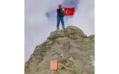 Orta Doğu’nun En Yüksek Dağında Türk Bayrağı Dalgalandırdı