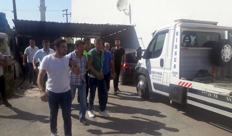 Cezaevinden İzinli ÇıkanŞahıs Karısını Tüfekle Vurdu - Samsun’un Bafra ilçesinde cezaevinden izinli çıkan şahıs eşini tüfekle vurarak yaraladı. Olay yerinden kaçan şahıs, polis tarafından yakalanarak gözaltına alındı.