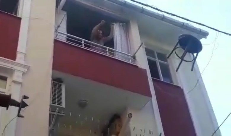 Sinir Krizi Geçiren Kadın Evi Yaktı - Samsun’un Bafra ilçesinde girdiği bunalım sonrası evini ateşe veren kadın güçlükle sakinleştirildi.