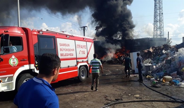 Bafra'da İş Yeri Yangını Korkuttu - Samsun'un Bafra ilçesinde bir iş yerinde çıkan yangın korku dolu anlar yaşattı.