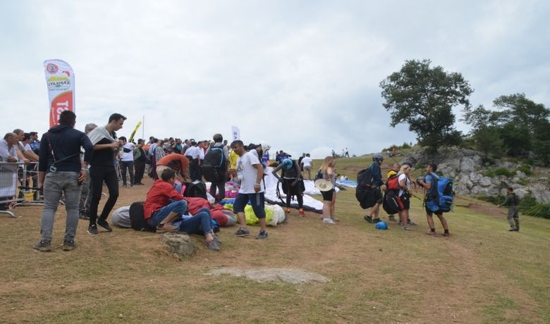 Yamaç Paraşütçüleri Kapıkaya'ya Hayran Kaldı - Samsun’un Bafra ilçesinde düzenlenen "3. Uluslararası Kapıkaya Doğa Sporları Festivali"ne gelen yamaç paraşütçüleri Kapıkaya'ya hayran kaldılar.