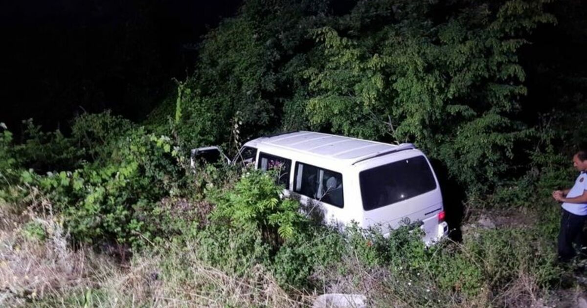 Minibüs Şarampole Uçtu: 1 Yaralı