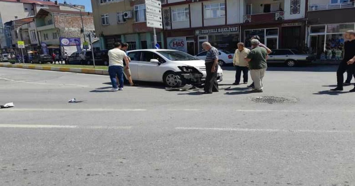 Çatalkaldırım’da Maddi Hasarlı Trafik Kazası