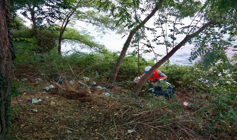 Piknikçilerin Arkasını Belediye Temizledi! - Bafra Belediyesi Temizlik İşleri Müdürlüğüne bağlı ekipler Derbent Barajı Göl evi ve piknik alanında çevre temizliği yaptı. 
