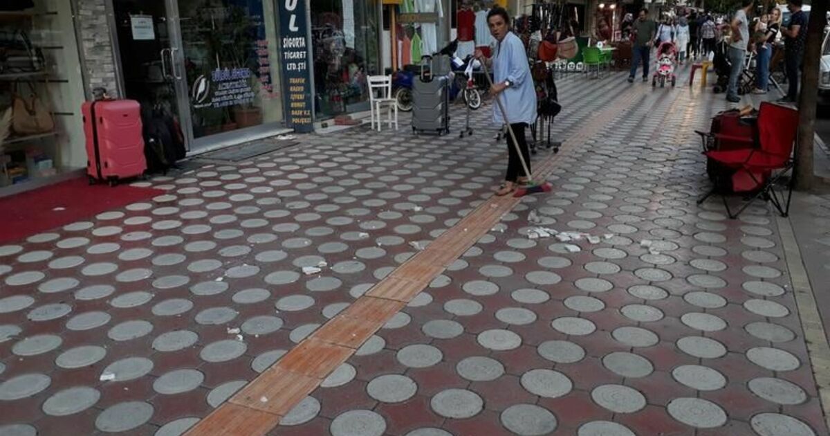 Düşen Pencere Mermerinden Son Anda Kurtuldu
