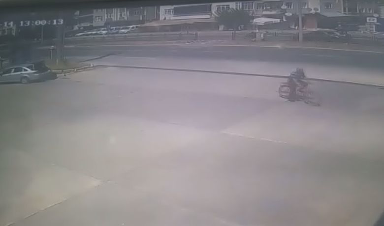 Kaza Anı Kamerada - Samsun’un Bafra ilçesinde motosiklet sürücüsünün hayatı kaybettiği kaza anı güvenlik kamerasına yansıdı.