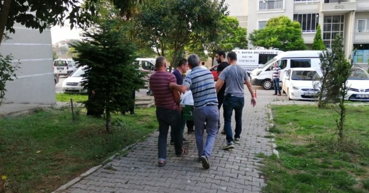 Eşini Ve Kızını Öldürdü
