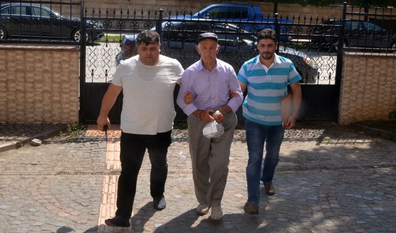 Eşi Ve Kızını Öldüren Şahıs:"Eşimi Kazayla Vurdum, Çok Pişmanım” - Samsun’un Bafra ilçesinde eşini ve kızını tabancayla vurarak ölümüne neden olan şahıs adliyeye sevk edildi. Katil zanlısının verdiği ifadede, "Eşimi kazayla vurdum, çok pişmanım” dediği öğrenildi.