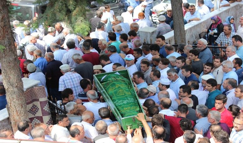 Zühtü Kurt Son Yolculuğuna Uğurlandı - Kalp krizi sonucu hayatını kaybeden Kızılırmak Dershanesi öğretmenlerinden Zühtü Kurt son yolculuğuna uğurlandı. 