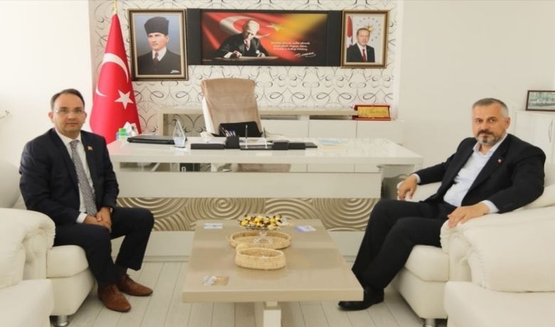 Kılıç: "Bafra İçin Birlikte Gayret Edeceğiz" - Bafra Belediye Başkanı Hamit Kılıç, Bafra’da göreve başlayan Kaymakam Cevdet Ertürkmen’i ziyaret ederek başarı dileklerinde bulundu.
