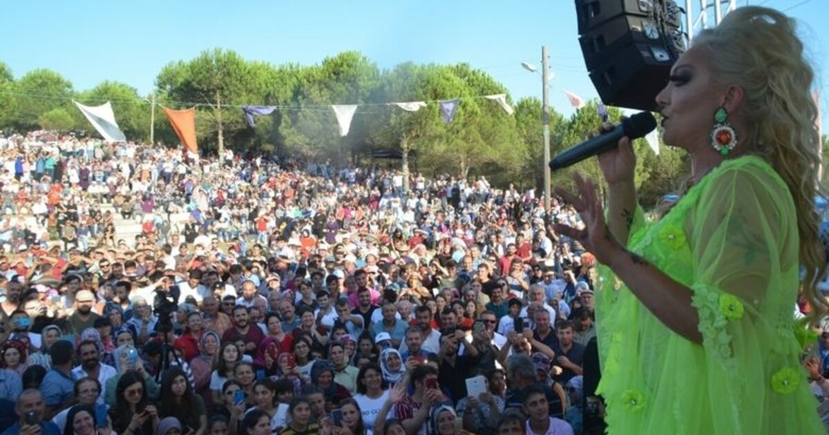 Tarihi Karadede Panayırı'nda Güllü Rüzgarı Esti