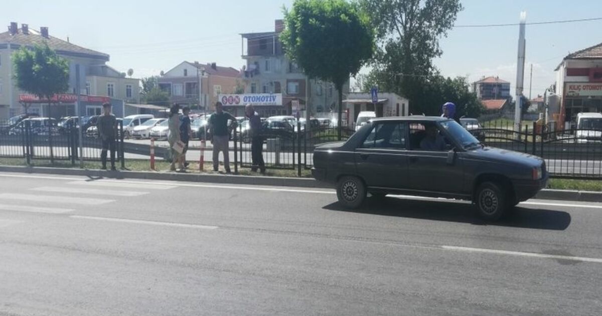 Otomobilin Çarptığı Yaya Yaralandı Kaza Anı Güvenlik Kameralarına Yansıdı