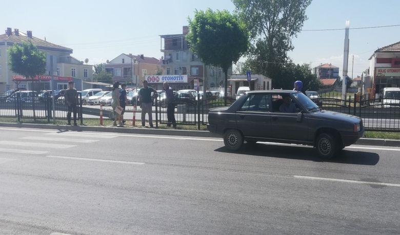 Otomobilin Çarptığı Yaya YaralandıKaza Anı Güvenlik Kameralarına Yansıdı - Samsun’un Bafra ilçesinde yolun karşısına geçmeye çalışan yaya, otomobilin çarpması sonucu yaralandı.