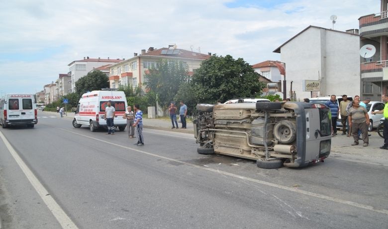 Emniyet Kemeri Sayesinde Burnu Bile Kanamadı - Samsun’un Bafra ilçesinde refüje çarparak yan yatan aracın sürücüsü emniyet kemeri sayesinde kazadan yara almadan kurtuldu.