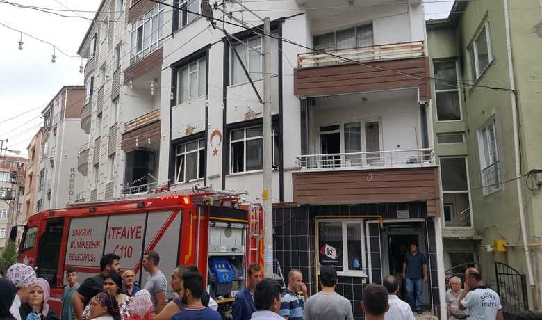 Bafra’da Ev Yangını! - Samsun’un Bafra ilçesinde 4 katlı bir apartmanın 1. katında yangın çıktı.