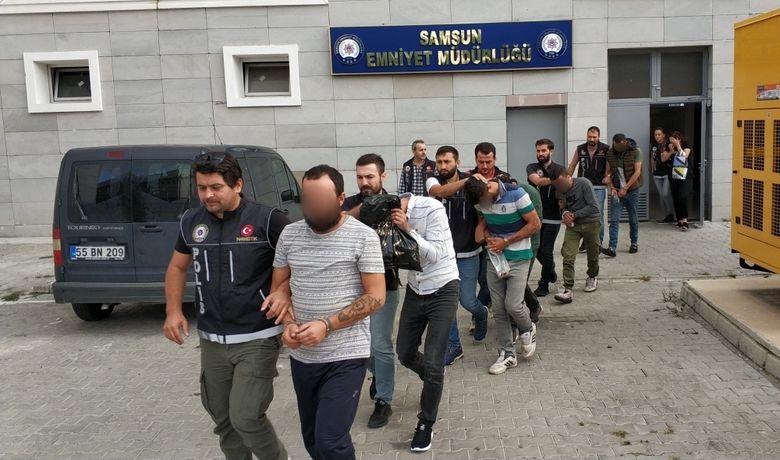 Samsun'da Uyuşturucu Ticaretinden 7 Zanlı Adliyede - Samsun'da düzenlenen uyuşturucu operasyonunda gözaltına alınan 14 kişiden 7'si adliyeye sevk edildi.