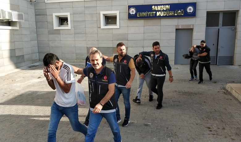 Samsun'da Uyuşturucu Ticaretinden7 Zanlı Daha Adliyede - Samsun'da düzenlenen uyuşturucu operasyonunda gözaltına alınan 7 kişi daha adliyeye sevk edildi.