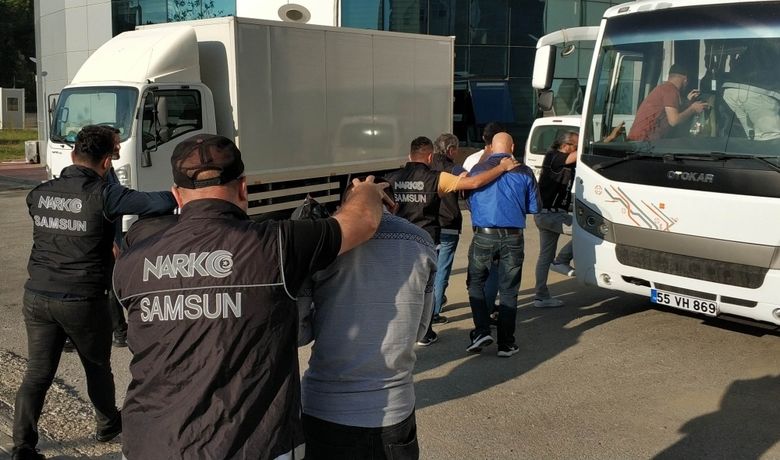 Samsun'da Uyuşturucu Ticaretinden 6 Tutuklama - Samsun'da düzenlenen uyuşturucu operasyonunda gözaltına alınan 7 kişiden 6'sı mahkemece tutuklanırken, 1 kişi ise savcı tarafından serbest bırakıldı.