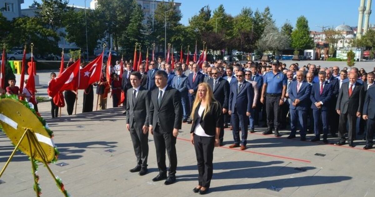 Bafra'da İlköğretim Haftası Kutlandı Katipoğlu: "Çocukları Geleceğe Hazırlamak Gibi Bir Sorumluluğumuzun Olduğunu Bir An Bile Aklımızdan Çıkarmamalıyız”