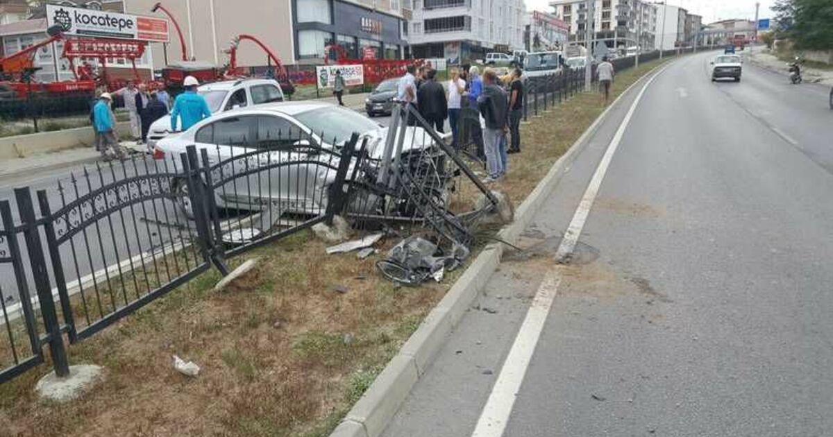 Yasaklı Yere Park Edip Yola Çıkan Araç Kazaya Sebep Oldu