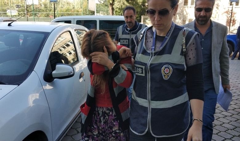 Yaşından Çok Hapis Cezası Bulunan Kadın Yakalandı - Samsun'da yaşından çok hırsızlık suçundan hapis cezası bulunan ve 16 ayrı suçtan da aranan 27 yaşındaki kadın, polisin takibi sonucu yakalandı.