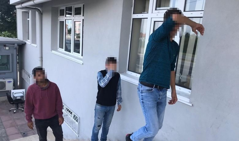 Fındık Hırsızlığı Zanlılarına Adli Kontrol - Samsun’un 19 Mayıs ilçesinde bir evin kilerinden 3 çuval fındık çalan 4 kişi çıkartıldıkları mahkemece adli kontrol kaydıyla serbest bırakıldı.