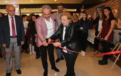 Melih Tunçer’in 3. Kişisel Karikatür Sergisine Yoğun İlgi