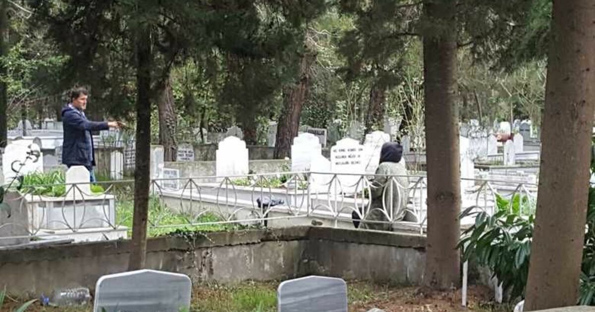 Oğlunun Mezarı Başında Tabancayla İntihara Kalkıştı