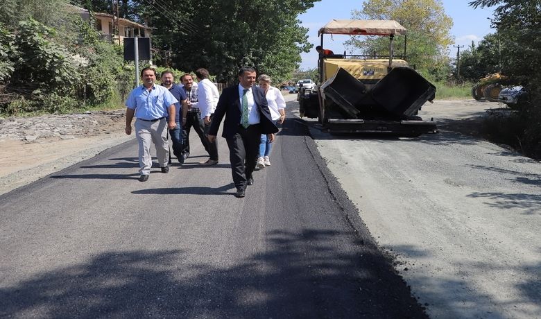Çarşamba'da 7 Ayda 230 Km Yol Çalışması - Çarşamba Belediye Başkanı Halit Doğan ilçede devam eden ve tamamlanan yol çalışmalarını inceledi. Başkan Doğan, “İlçemizdeki yolların bakım ve onarım çalışmalarını aralıksız sürdürüyoruz” dedi.