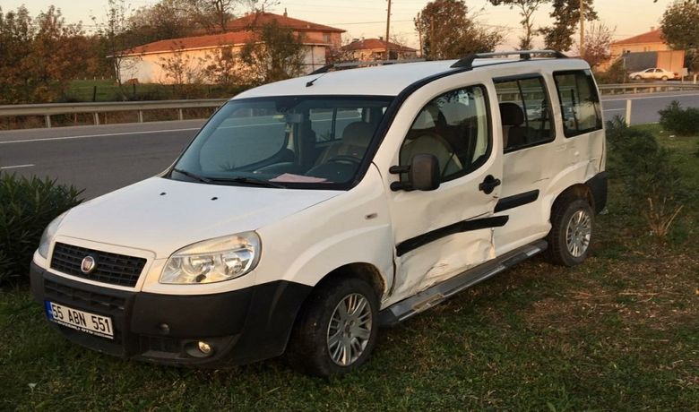 Samsun'da Kamyonetle Otomobil Çarpıştı: 6 Yaralı - Samsun'da otomobil ile kamyonetin çarpışması sonucu meydana gelen trafik kazasında 6 kişi yaralandı.