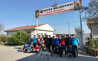 Öğrenciler Hayvan Barınağında