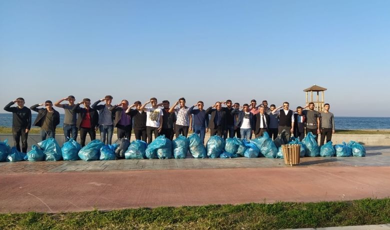Kyk Yurdunda Kalan Öğrencilerden Örnek Davranış - Samsun'un Alaçam ilçesinde Kredi Yurtlar Kurumu(KYK) öğrencileri Geyikkoşan sahilinde geri dönüşüme kazandırılacak atıkları topladı.