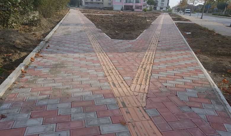 Sorumlu Vatandaş: Belki De BelediyeninSon Boş Alanına Beton Yığını - Bafra Belediyesi tarafından, Musa Cevher Dudayev ile Elekçi Yokşunun kesiştiği kavşakta, yolun kenarındaki boş alana yapılan çocuk parkındaki beton yoğunluğu mahalleden bir vatandaşın tepkisini çekti. 