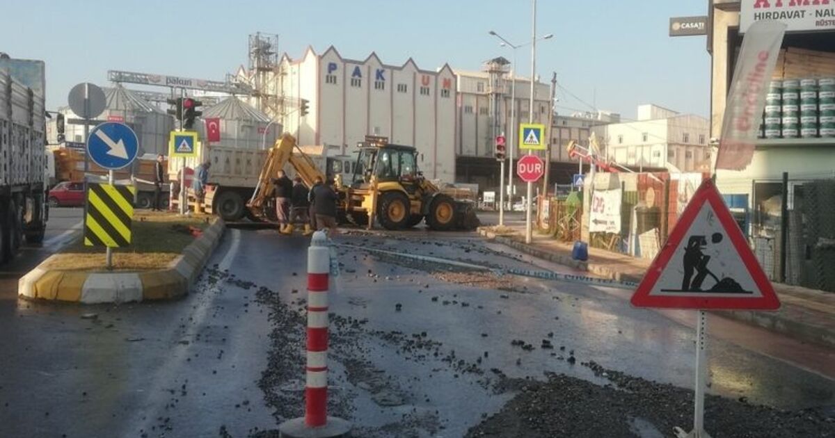 Patlayan Boru 4 Mahalleyi Susuz Bıraktı