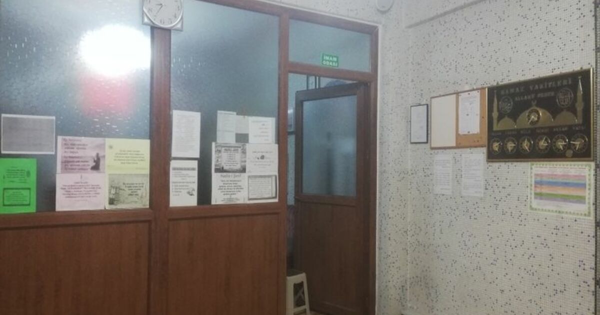 Hırsız, Camideki Sadaka Kutusunu Ve Telefonu Çaldı