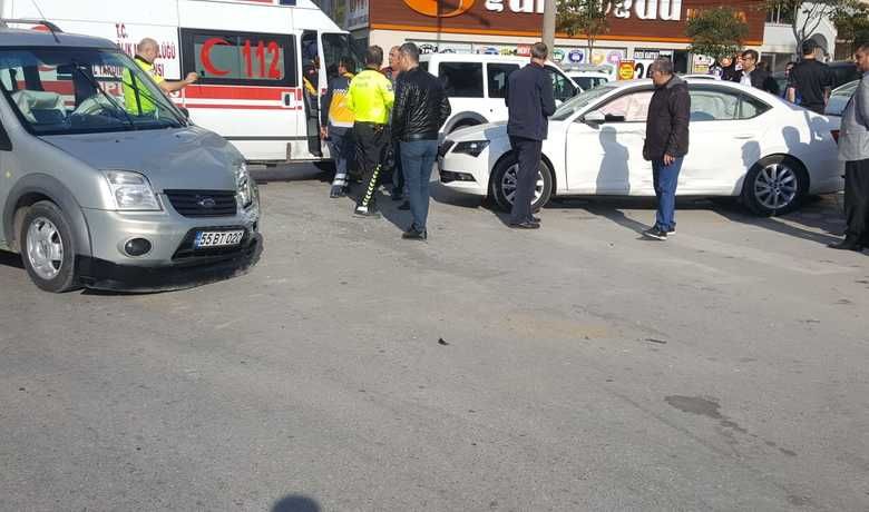 Okul Kavşağında Trafik Kazası: 1 Yaralı - Samsun'un Bafra ilçesinde meydana gelen trafik kazasında 1 kişi yaralandı.