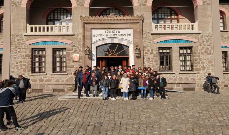 Altınkaya Anadolu LisesiÖğrencilerinden Kültür Gezisi - Altınkaya Anadolu Lisesi öğrencileri, Ankara ve Eskişehir’de üniversite ve kültür gezisi turu yaptılar. 