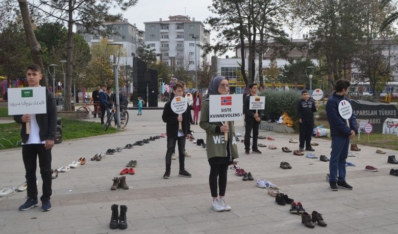 Liseli Gençler Bafra’dan Dünyaya Seslendiler - Samsun Bafra Anadolu Lisesi öğrencileri, kadına şiddete sokak tiyatrosu ile dikkat çekti.