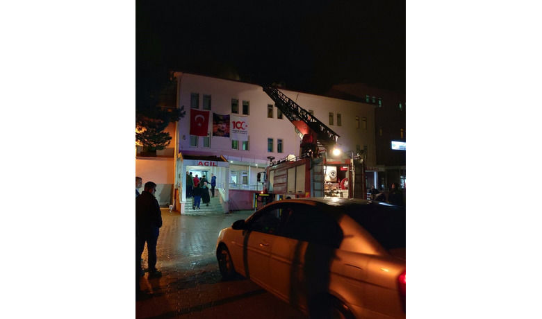Alaçam Devlet Hastanesinde Yangın Paniği - Samsun Alaçam İlçe Devlet Hastanesinde çıkan yangın korku dolu dakikalar yaşanmasına neden oldu. Yangın nedeniyle hastalar tahliye dildi.