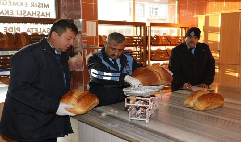 Bafra'da Fırınlara Sıkı Denetim - Samsun'un Bafra ilçesinde Bafra Belediyesi Zabıta Müdürlüğüne bağlı ekipler, şehir merkezindeki fırınları denetledi.