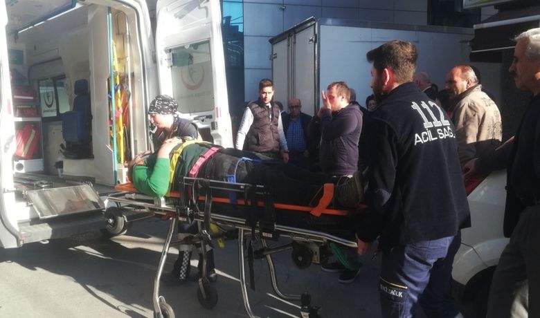 Bafra'da İş Kazası: 1 Yaralı KamyonettenGıda Malzemesi Boşaltırken Düşen İşçi Yaralandı - Samsun’un Bafra ilçesinde kamyonetten gıda malzemesi boşaltırken yere düşen işçi yaralandı.