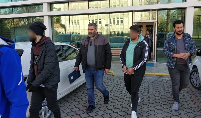 Yasa Dışı Bahisten 4 Kişi Adliyeye Sevk Edildi - Samsun ve Eskişehir'de düzenlenen yasa dışı bahis operasyonunda gözaltına alınan 4 kişi adliyeye sevk edildi.