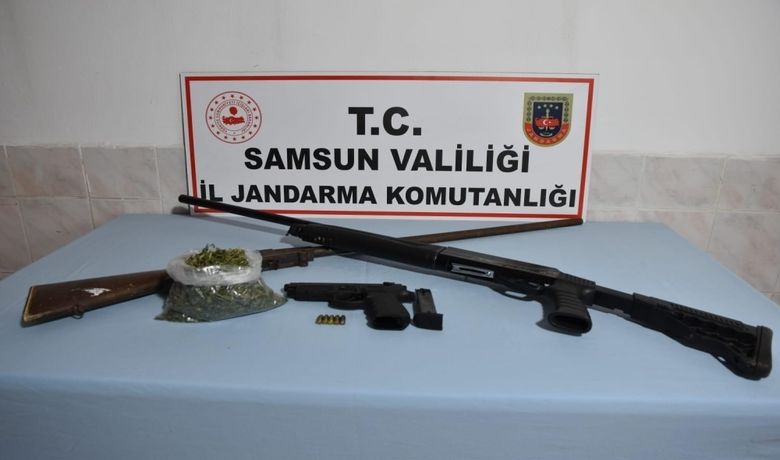 Bafra'da 250 Gram UyuşturucuEle Geçirildi: 1 Gözaltı - Samsun’un Bafra ilçesinde jandarmanın operasyonunda 250 gram kubar esrar, 2 adet ruhsatsız tüfek ve 1 adet kurusıkı tabanca ele geçirilirken, olayla ilgili 1 kişi gözaltına alındı.