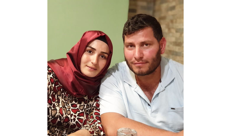Kocası Oklava İle Öldüresiye Dövdü,Tek Gözünü Kaybetti Samsun'da Kadına Şiddet - Samsun'da bir kişi, karısını oklava ile döverek yoğun bakımlık yaptı. Şiddet sonrası kadının tek gözünü kaybettiği öğrenildi.
